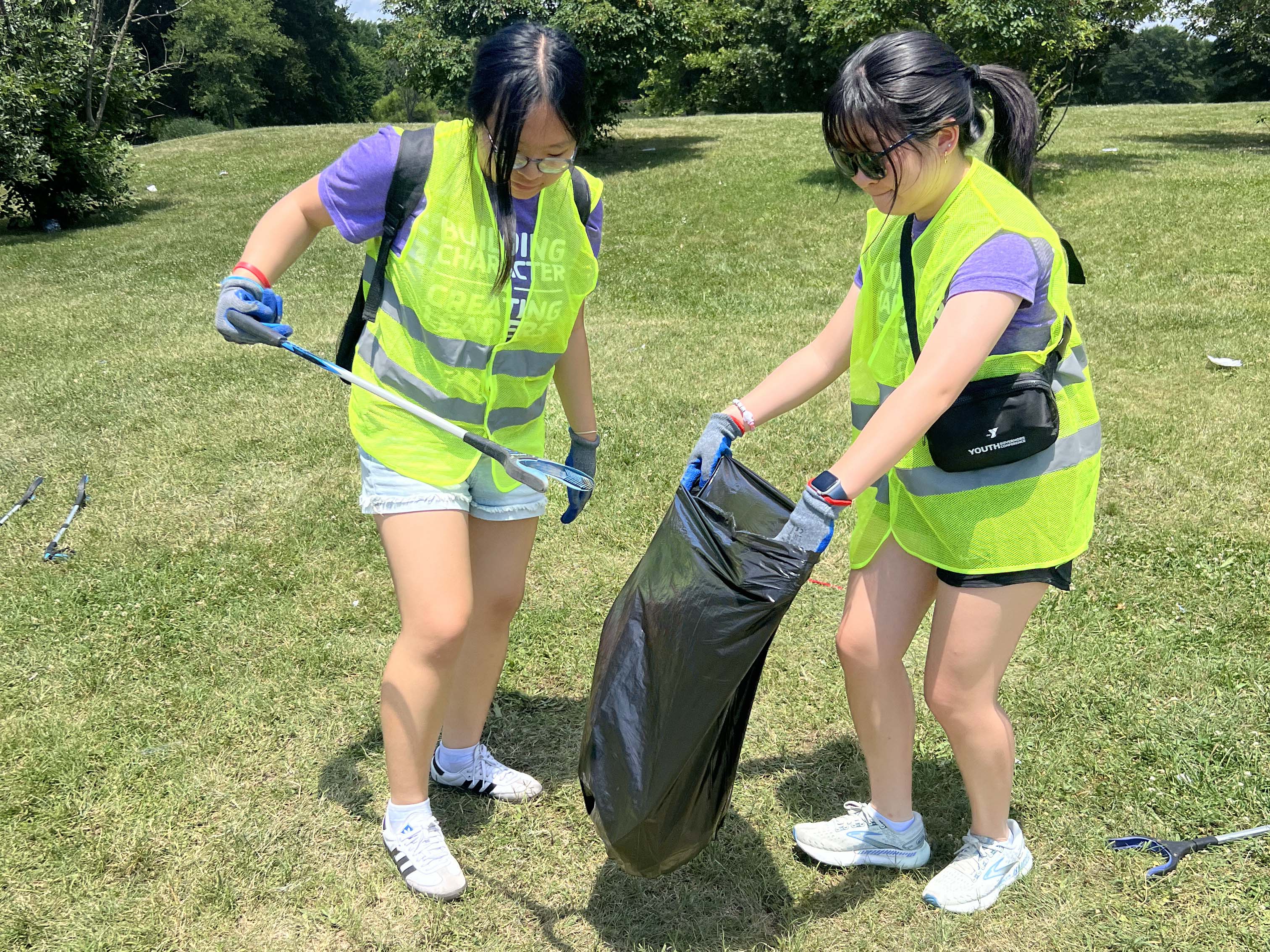 Teen leaders volunteering in DC