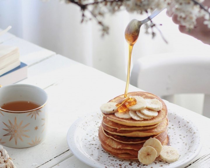 pancakes with banana slices and syrup
